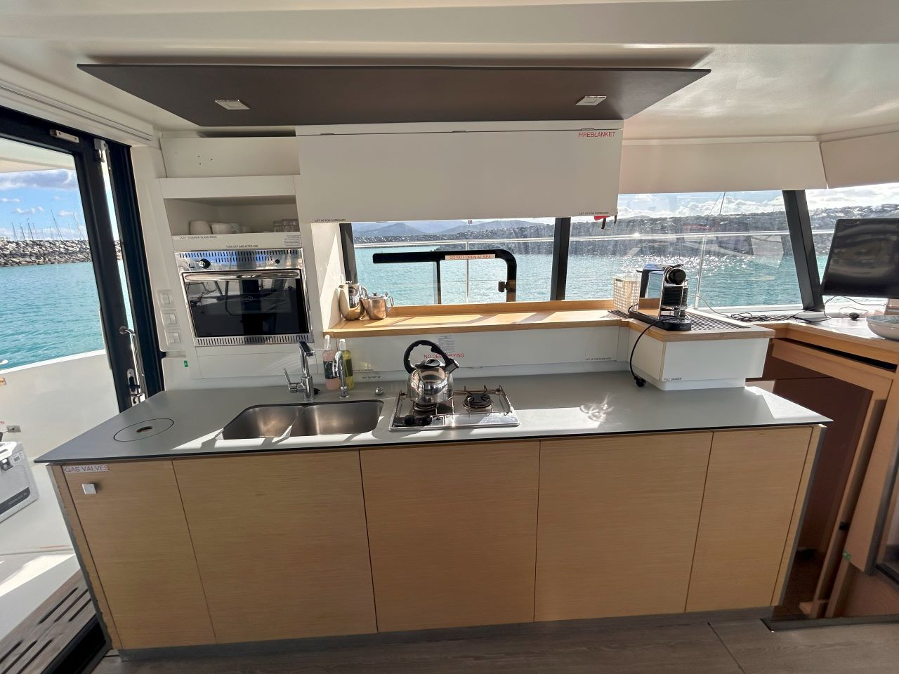 Photo #5 - Fountaine Pajot MY 37 - 3 cab. (PLUTON_DB) in Airlie Beach - 38347