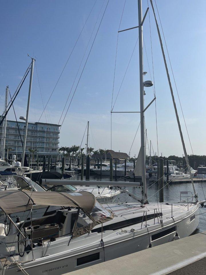 Photo #18 - Sun Odyssey 410 - 3 cab. (Vigilant) in St. Petersburg - 38392
