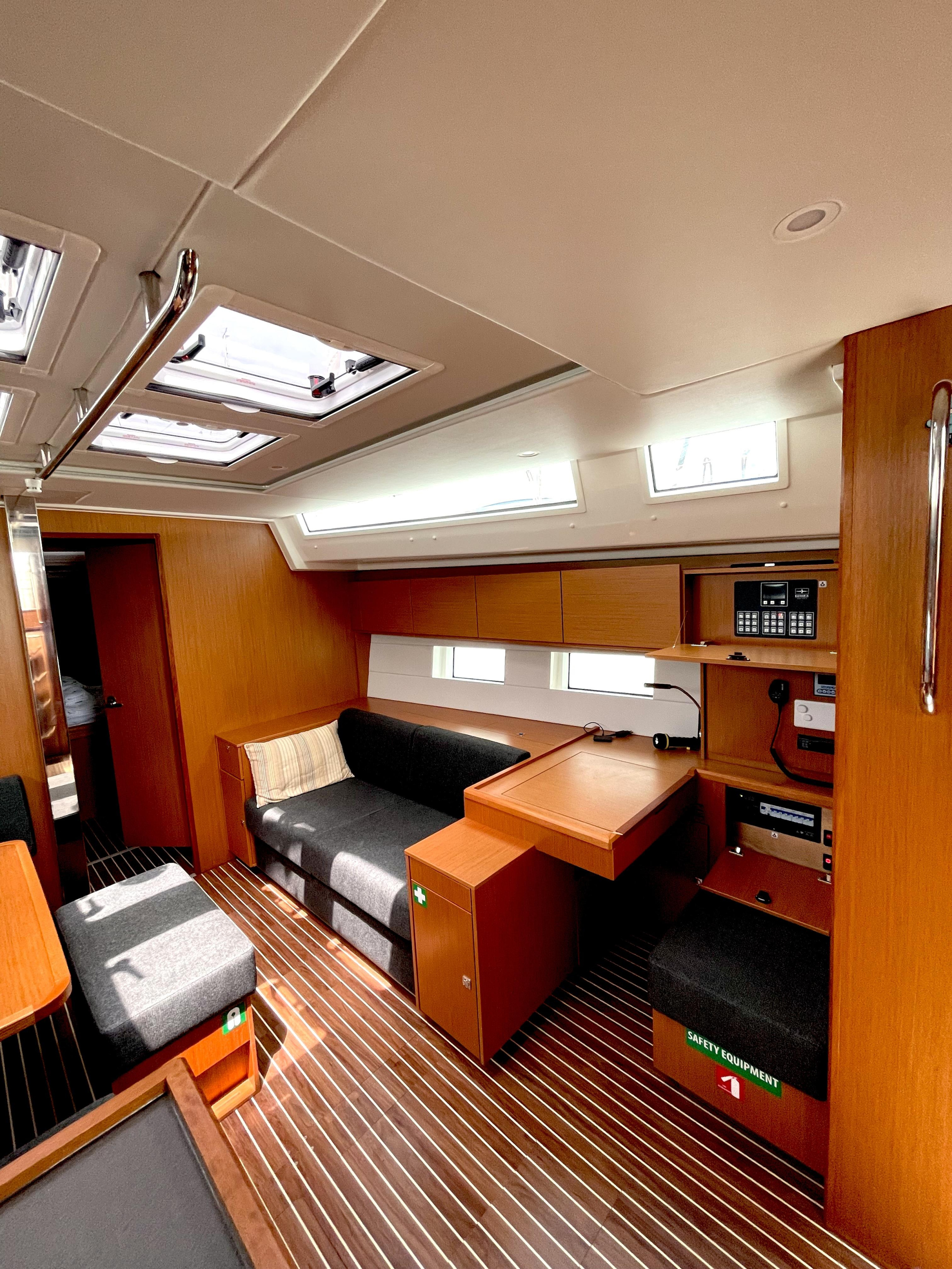 Photo #6 - Bavaria C50 Holiday - 5 cab. (Hangover) en Kastela - 38393