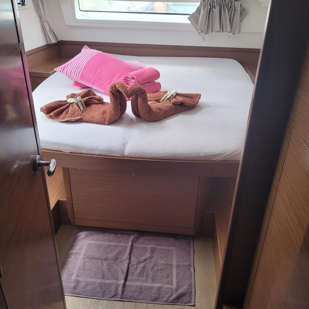 Photo #8 - Lagoon 42 - 4 + 2 cab. (Best Love) in Mahe - 38407