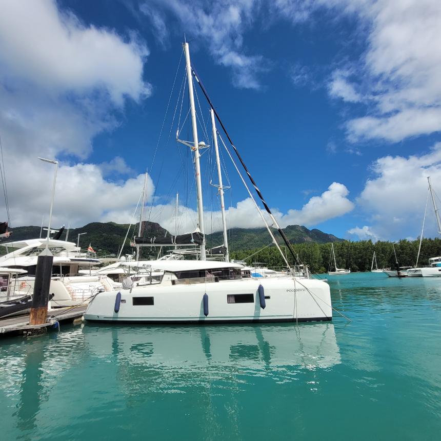 Photo #34 - Lagoon 42 - 4 + 2 cab. (Best Love) in Mahe - 38407