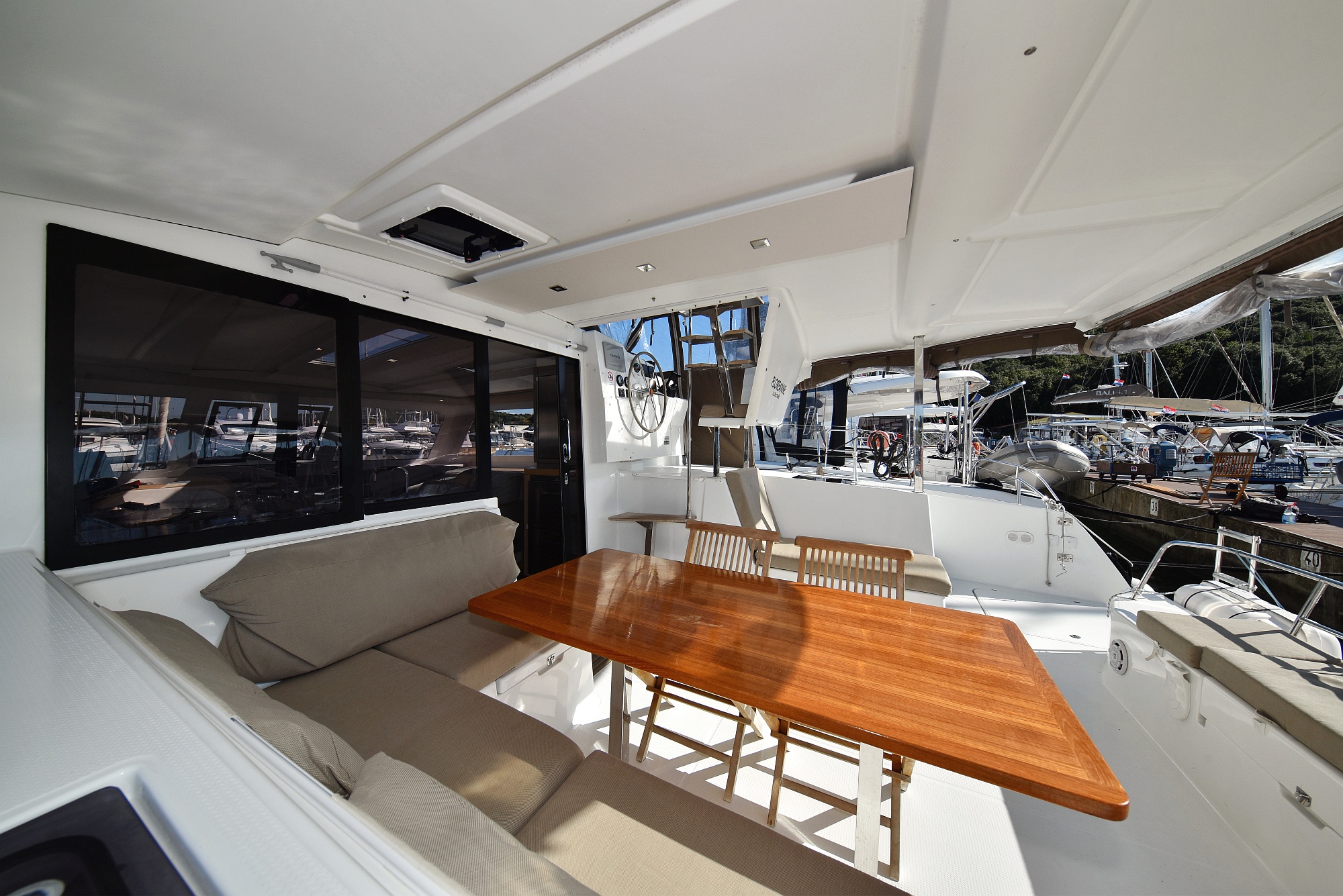 Photo #6 - Fountaine Pajot Lucia 40 - 3 cab. (Floreanne) in Pula - 38456
