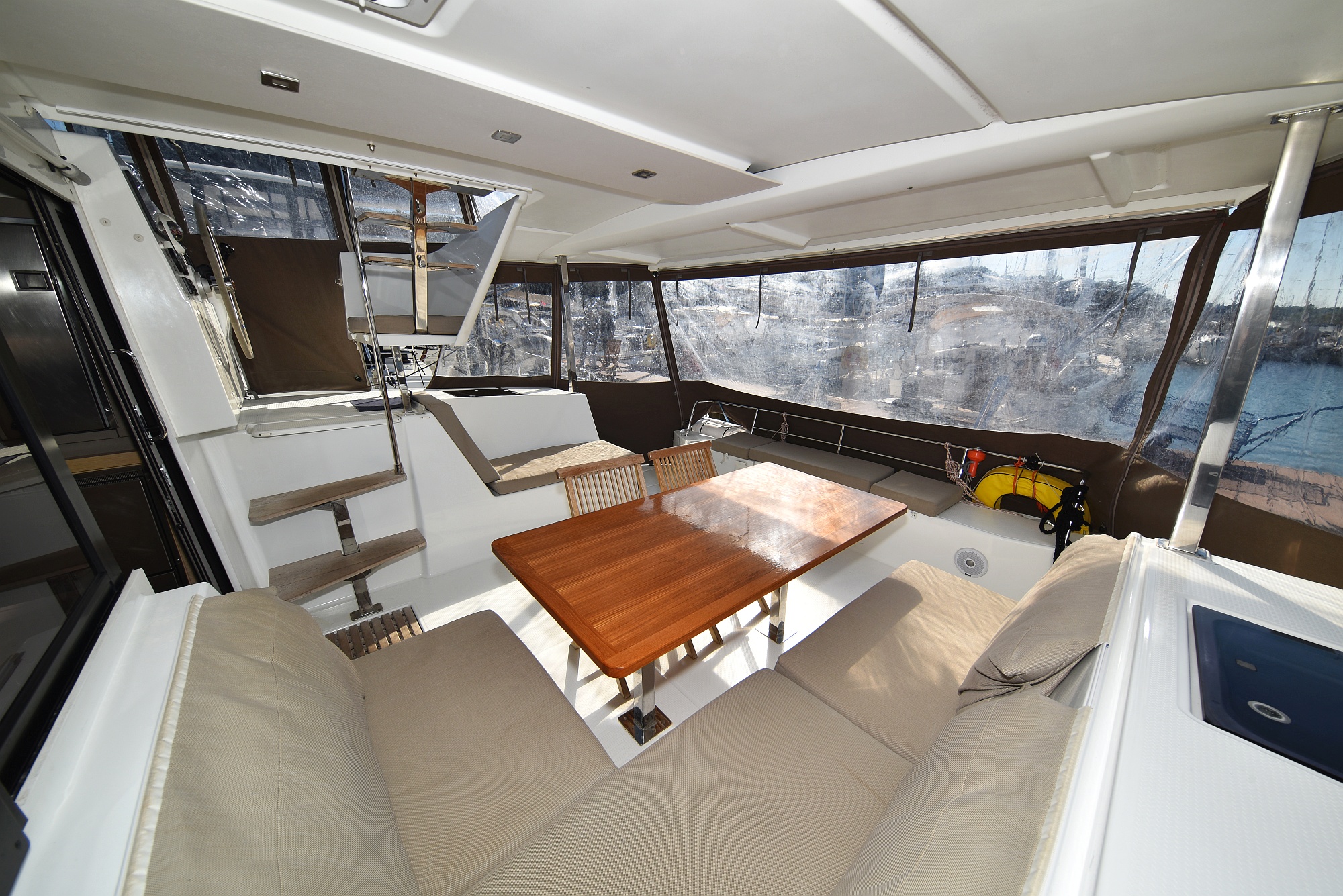 Photo #8 - Fountaine Pajot Lucia 40 - 3 cab. (Floreanne) in Pula - 38456