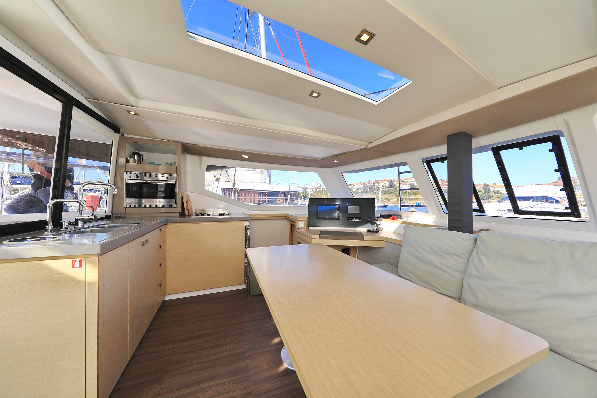 Photo #12 - Fountaine Pajot Lucia 40 - 3 cab. (Floreanne) in Pula - 38456