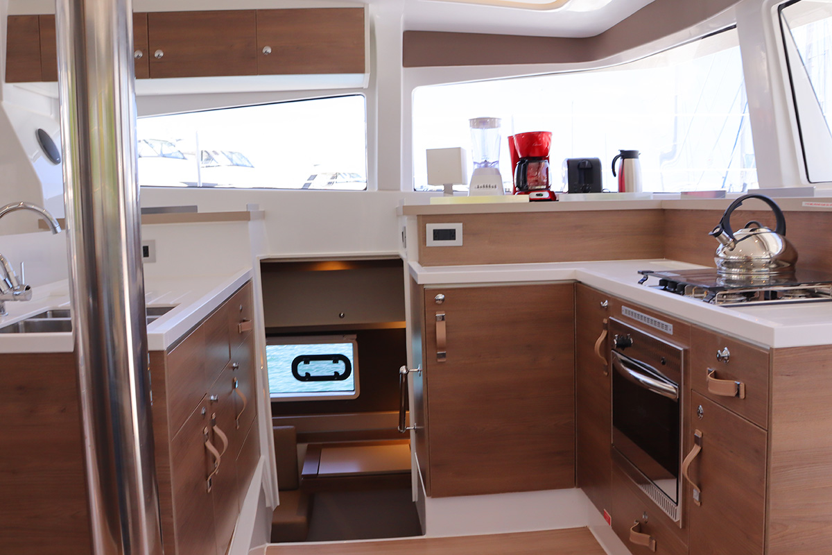 Photo #25 - Bali 4.2 OW (Dorothea) in Nanny Cay - 38474