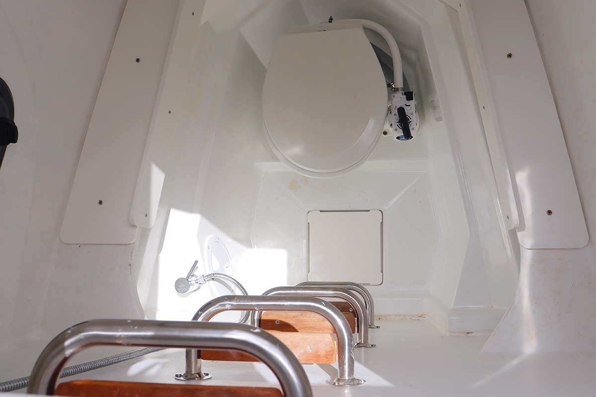 Photo #6 - Bali 4.2 OW (Dorothea) in Nanny Cay - 38474