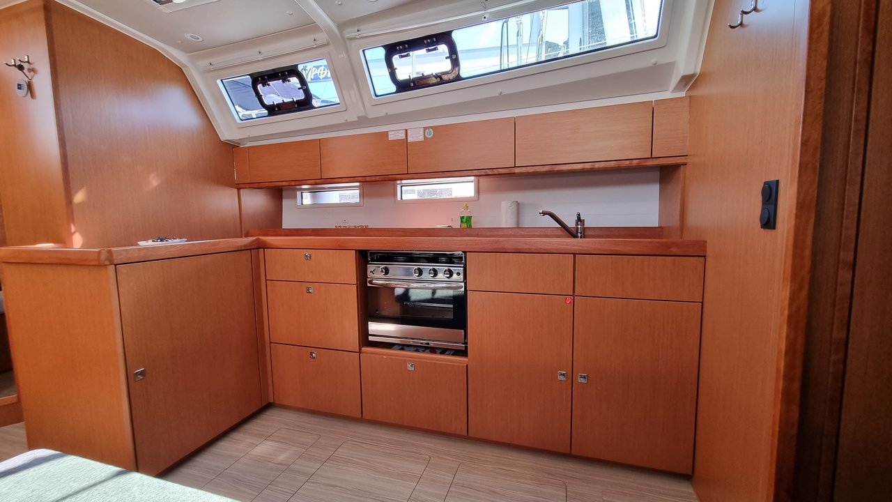 Photo #8 - Bavaria Cruiser 46 - 4 cab. (Iustitia) in Trogir - 38552