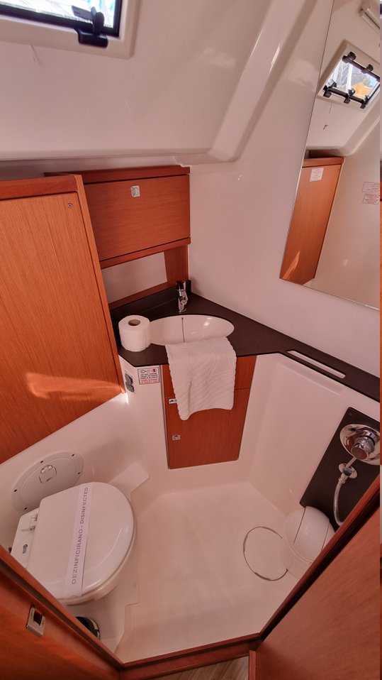 Photo #16 - Bavaria Cruiser 46 - 4 cab. (Iustitia) in Trogir - 38552