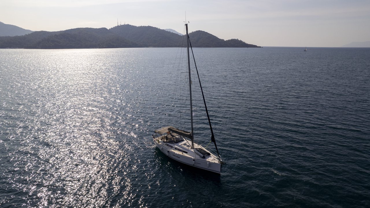 Photo #8 - Dufour 405 GL (Daphne-S) in Fethiye - 38563