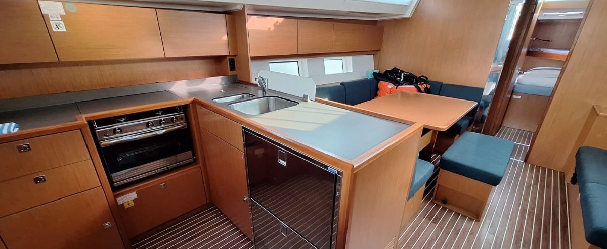 Photo #5 - Bavaria C45 - 4 cab. (Bluna) in Trogir - 38564