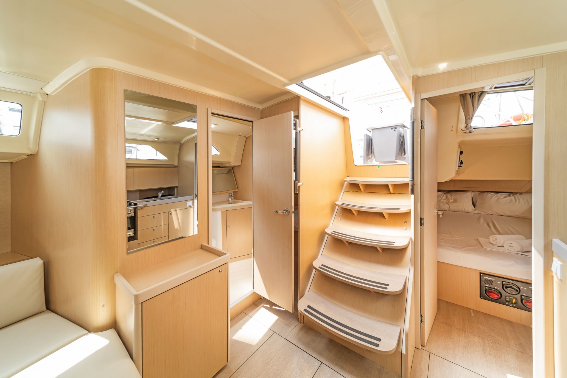 Photo #5 - Oceanis 41.1 (Targa) in Roses - 38569