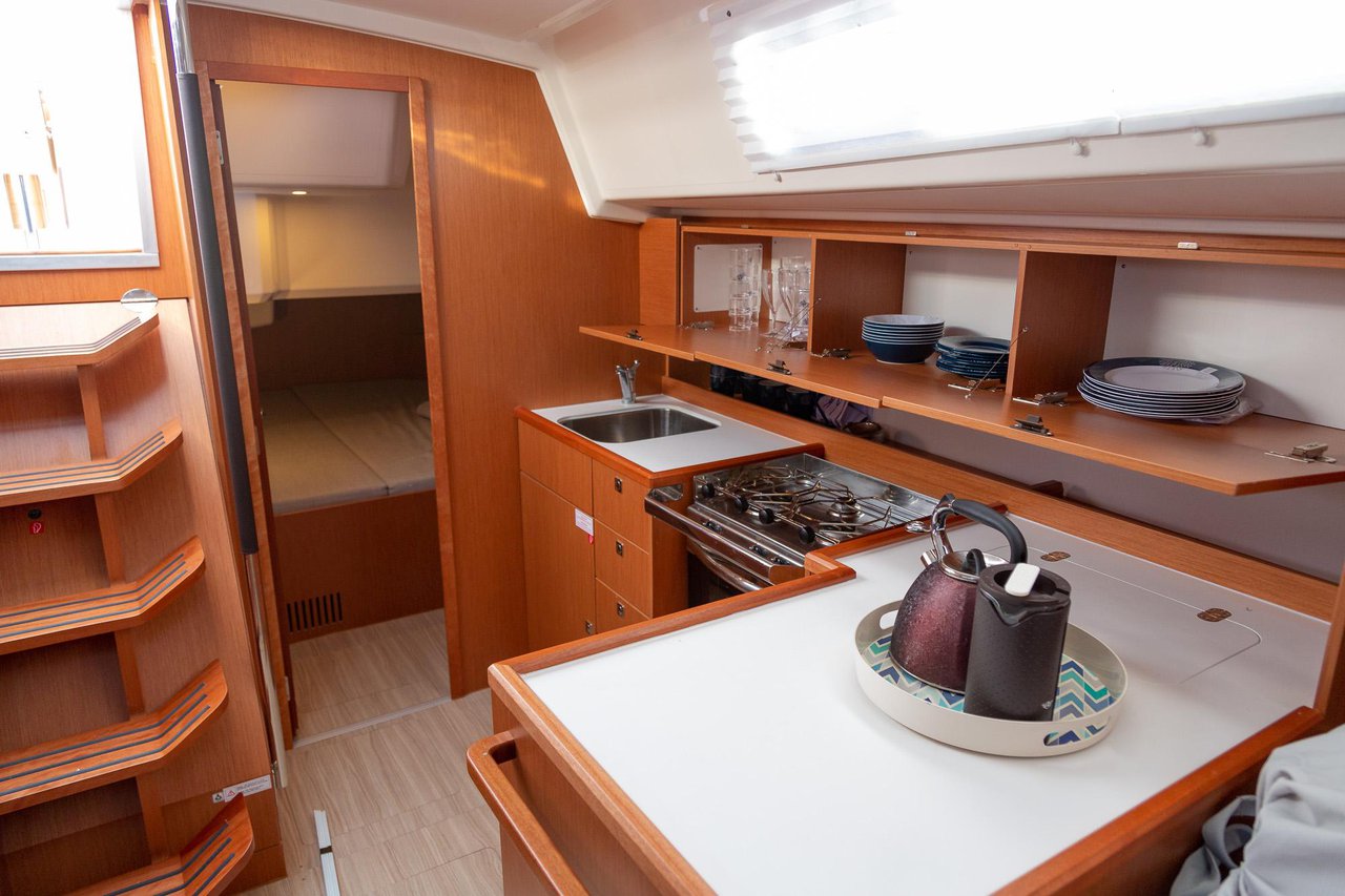 Photo #8 - Bavaria C42 (Tatyana) in Pirovac - 38581