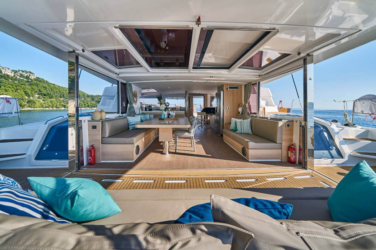 Photo #13 - Bali 5.4 - 5 + 2 cab (ChillinHut) in Nanny Cay - 38633