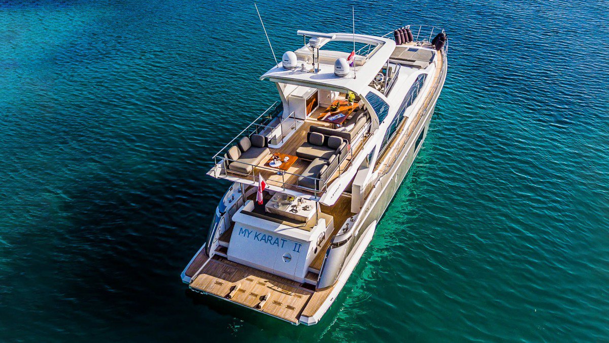 Photo #4 - Azimut 66 - 4 + 1 cab. (MY My Karat II) in Kastela - 38639