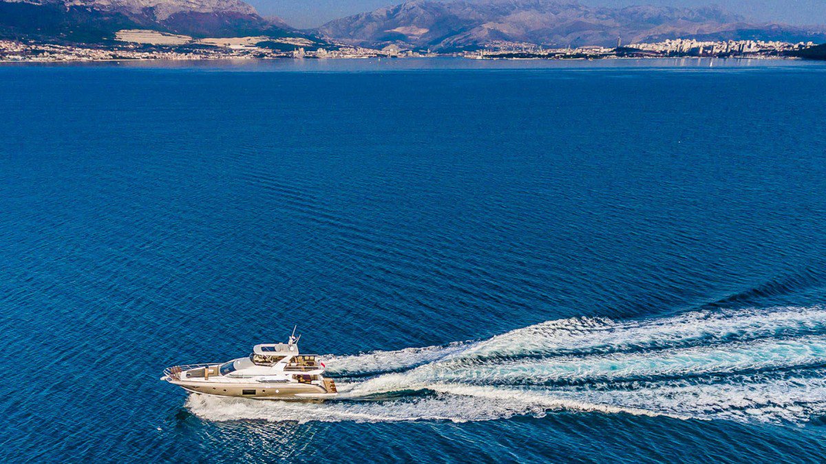 Photo #7 - Azimut 66 - 4 + 1 cab. (MY My Karat II) in Kastela - 38639