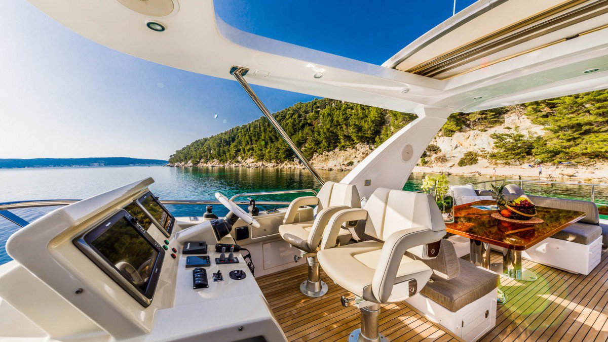 Photo #15 - Azimut 66 - 4 + 1 cab. (MY My Karat II) in Kastela - 38639