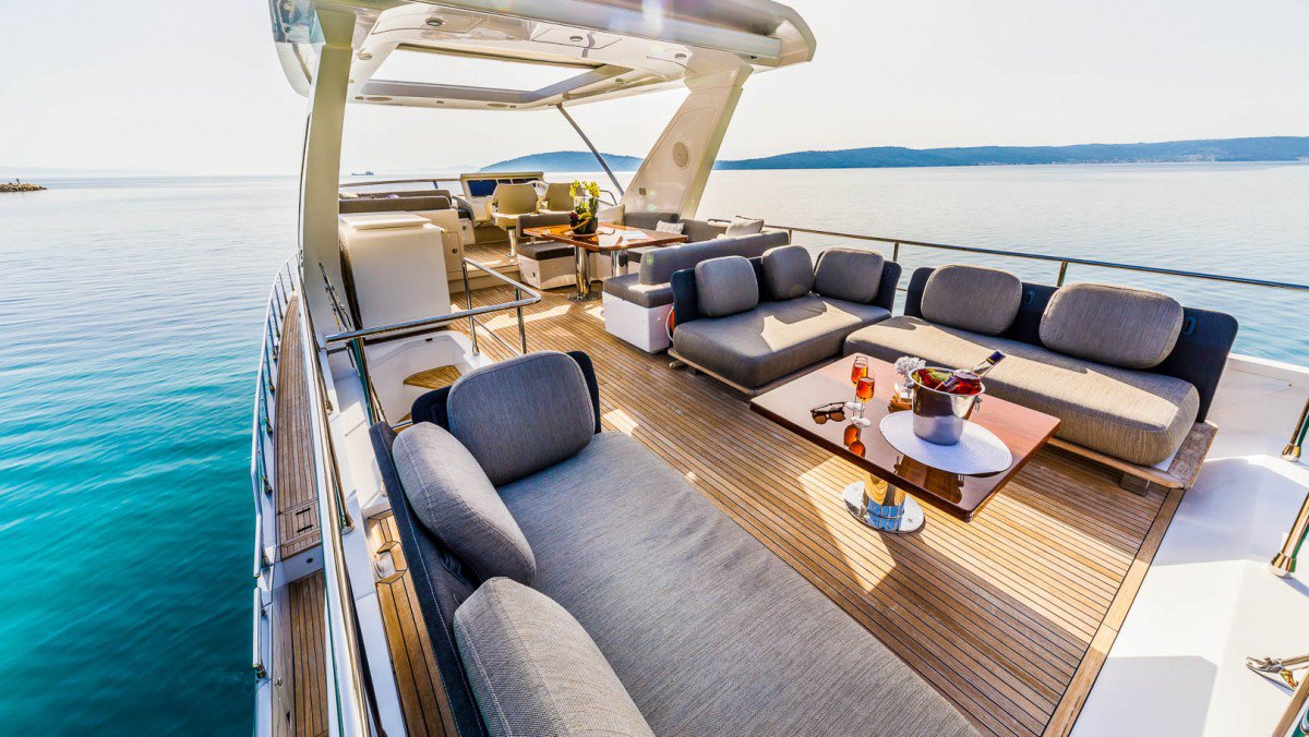Photo #19 - Azimut 66 - 4 + 1 cab. (MY My Karat II) in Kastela - 38639