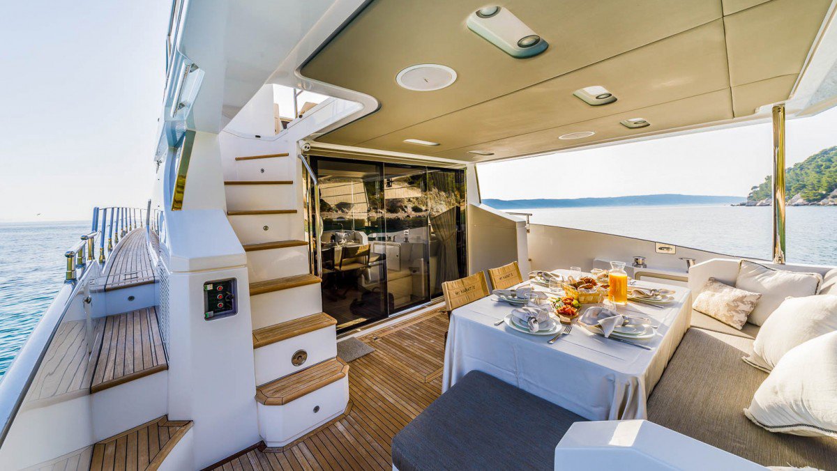Photo #20 - Azimut 66 - 4 + 1 cab. (MY My Karat II) in Kastela - 38639