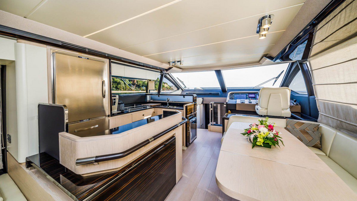 Photo #24 - Azimut 66 - 4 + 1 cab. (MY My Karat II) in Kastela - 38639