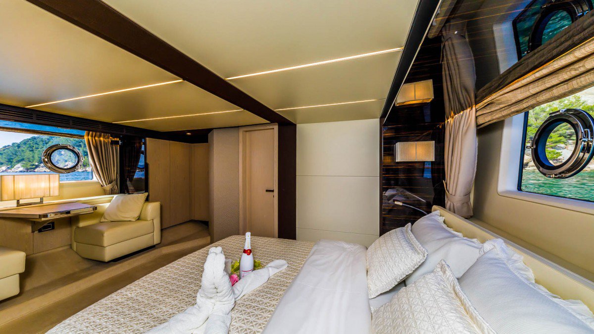 Photo #30 - Azimut 66 - 4 + 1 cab. (MY My Karat II) in Kastela - 38639