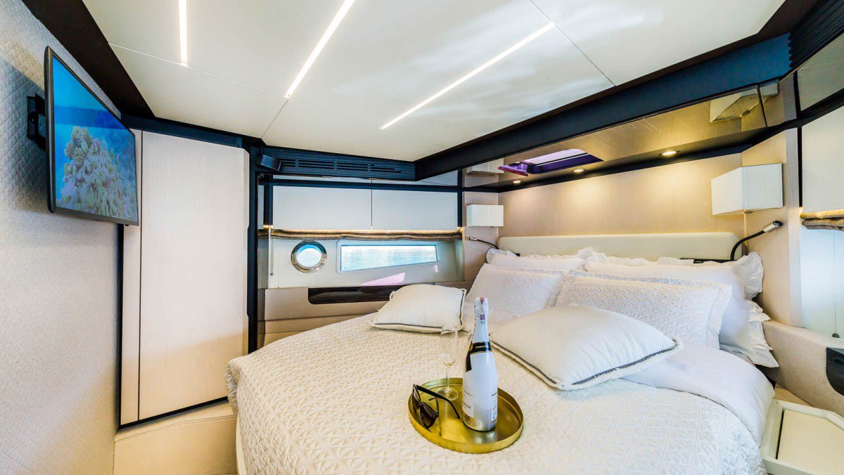 Photo #31 - Azimut 66 - 4 + 1 cab. (MY My Karat II) in Kastela - 38639