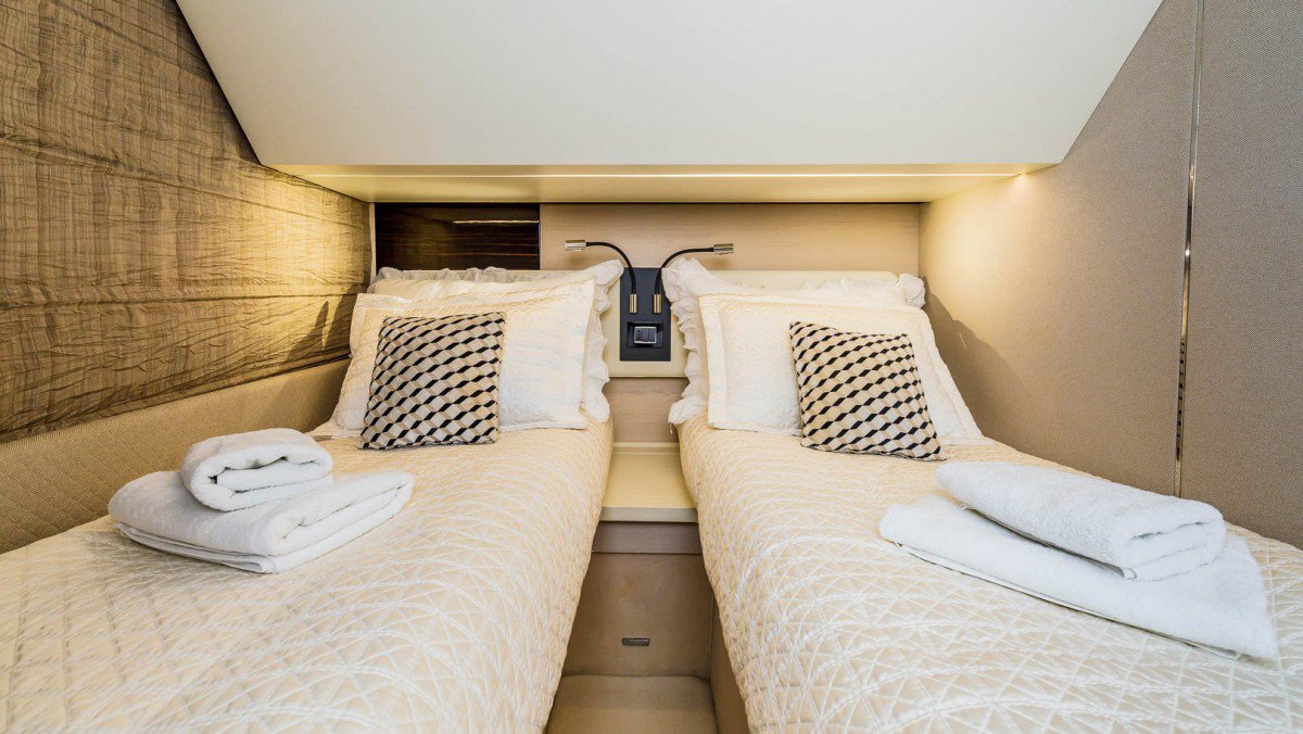 Photo #34 - Azimut 66 - 4 + 1 cab. (MY My Karat II) in Kastela - 38639