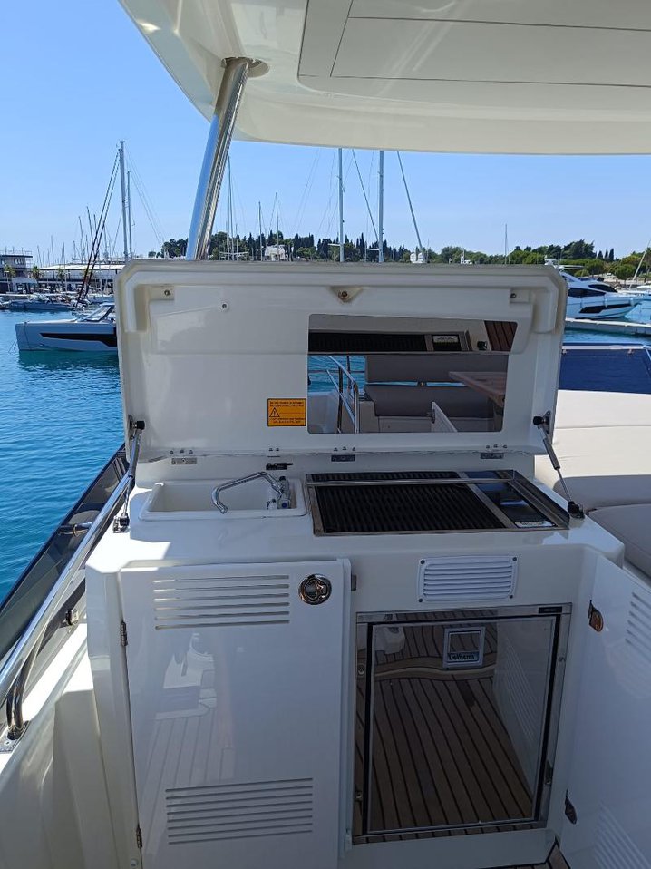 Photo #8 - Prestige 590 Flybridge - 3 + 1 cab. (Tereza) in Split - 38645