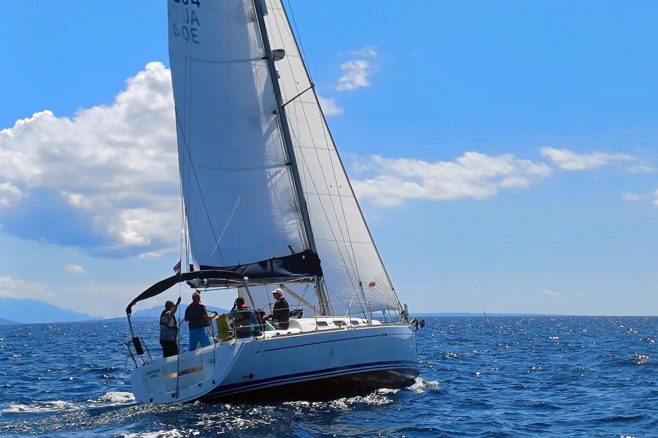 Dufour 44 - 4 cab.* (Jonathan Pink)  - 2