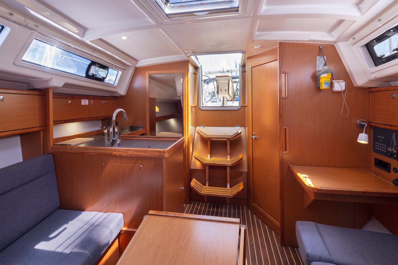 Photo #8 - Bavaria Cruiser 34 - 2 cab. (Oneiro) en Lefkada - 38707