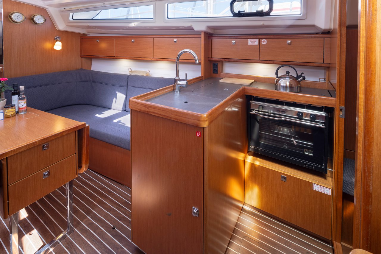 Photo #10 - Bavaria Cruiser 34 - 2 cab. (Oneiro) en Lefkada - 38707