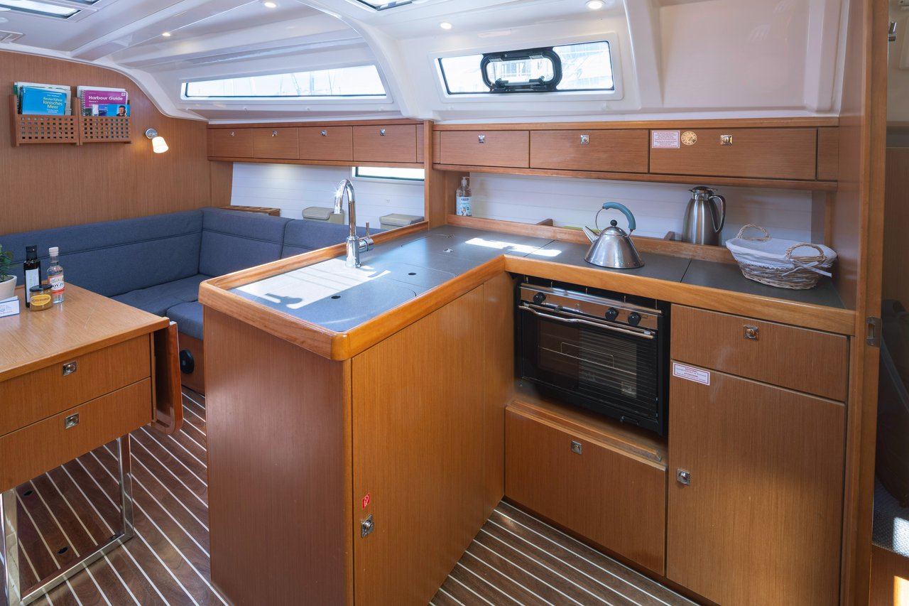 Photo #11 - Bavaria Cruiser 37 - 3 cab. (Athene) in Lefkada - 38710