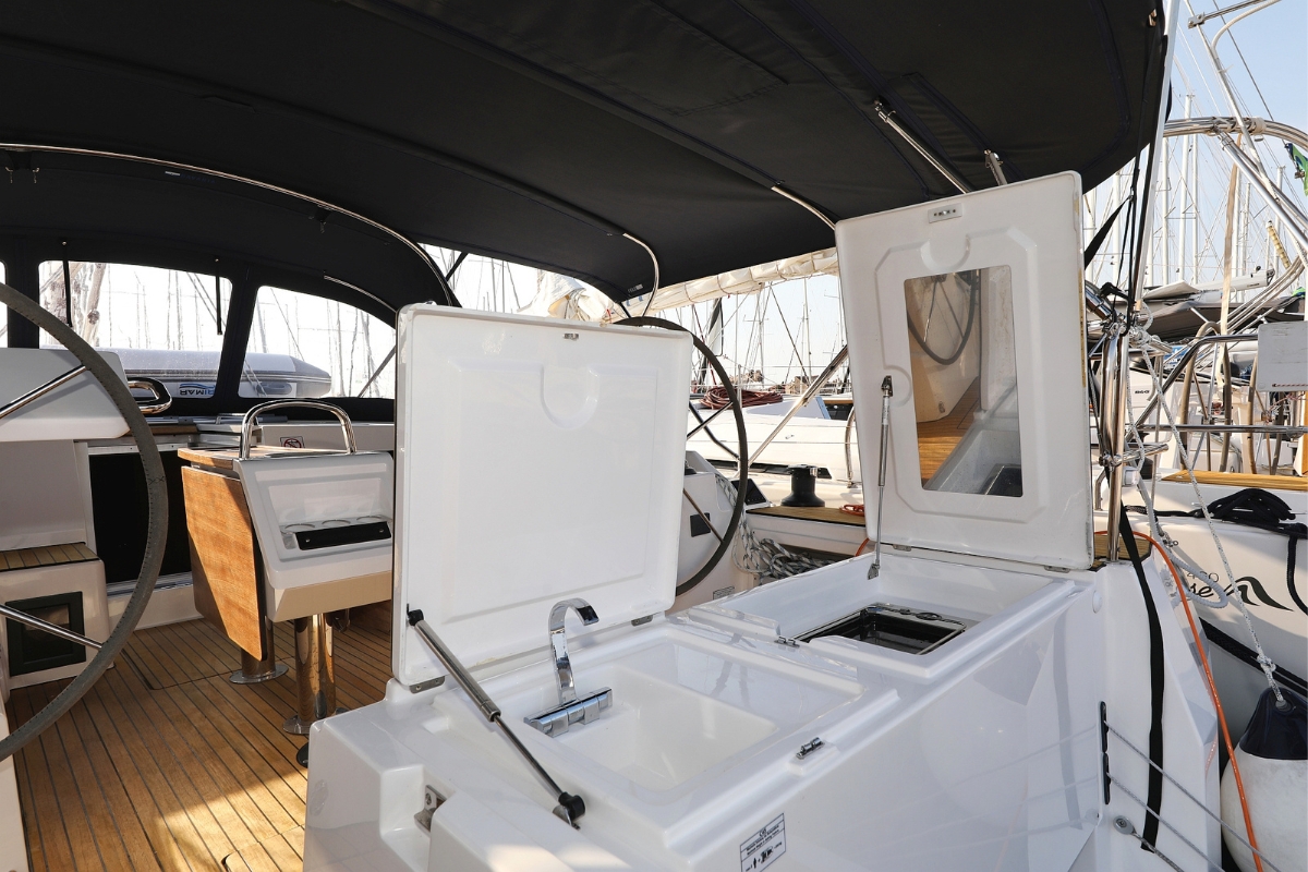 Photo #8 - Bavaria C45 Holiday - 5 cab. (Bella) in Biograd - 38749