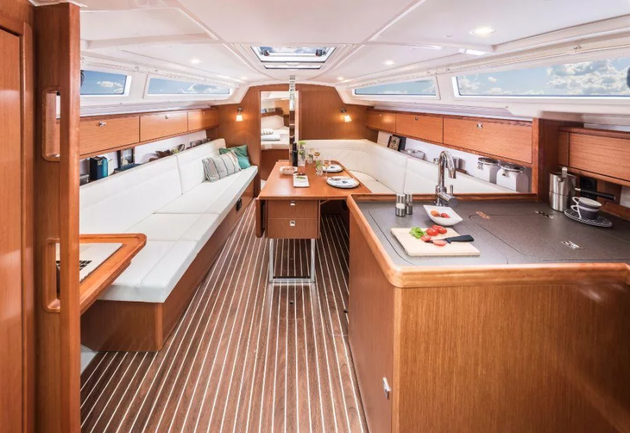 Bavaria Cruiser 34 - 2 cab. (Licence to chill)  - 7