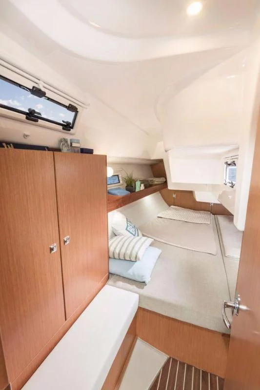 Bavaria Cruiser 34 - 2 cab. (Licence to chill)  - 12
