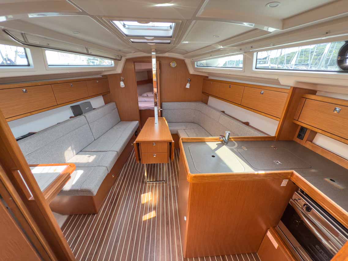 Photo #12 - Bavaria Cruiser 34 - 2 cab. (Hydra) in Pula - 38772