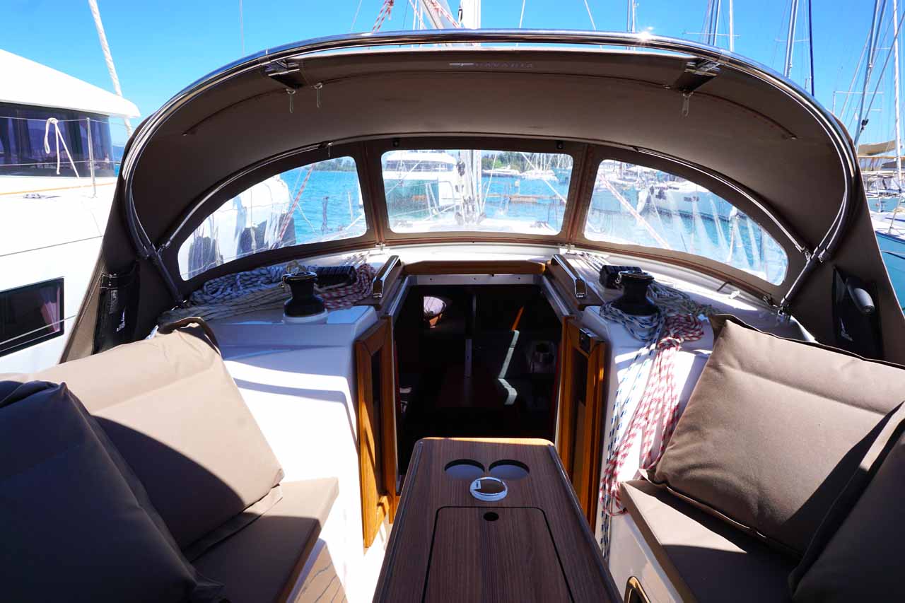 Photo #7 - Bavaria Cruiser 34 - 2 cab. (Yanna) in Corfu - 38793