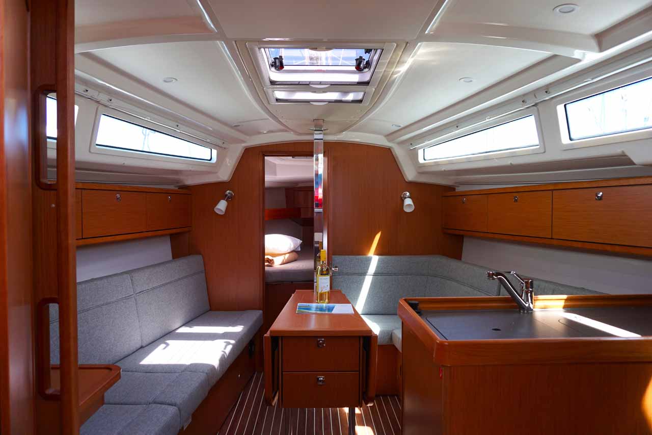 Photo #8 - Bavaria Cruiser 34 - 2 cab. (Yanna) in Corfu - 38793
