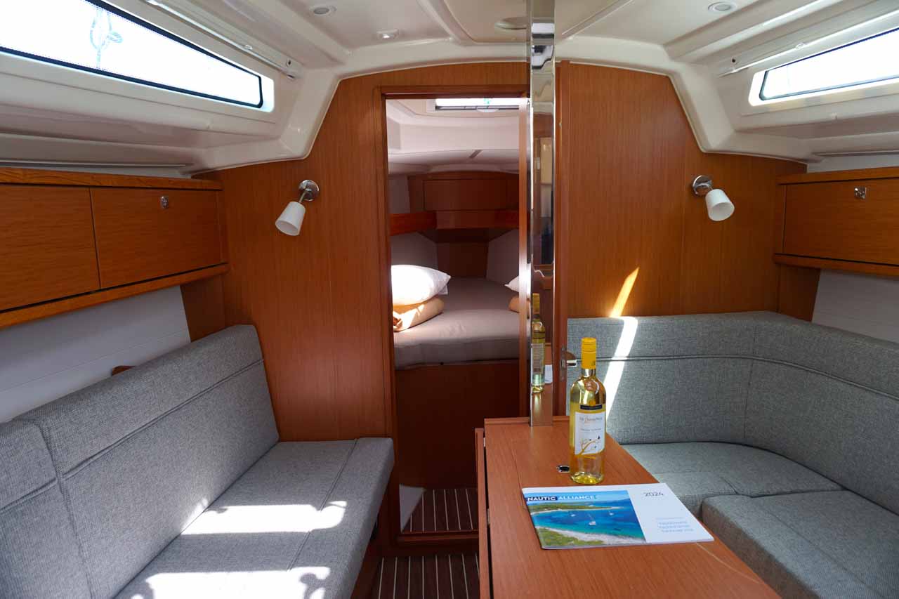Photo #9 - Bavaria Cruiser 34 - 2 cab. (Yanna) in Corfu - 38793