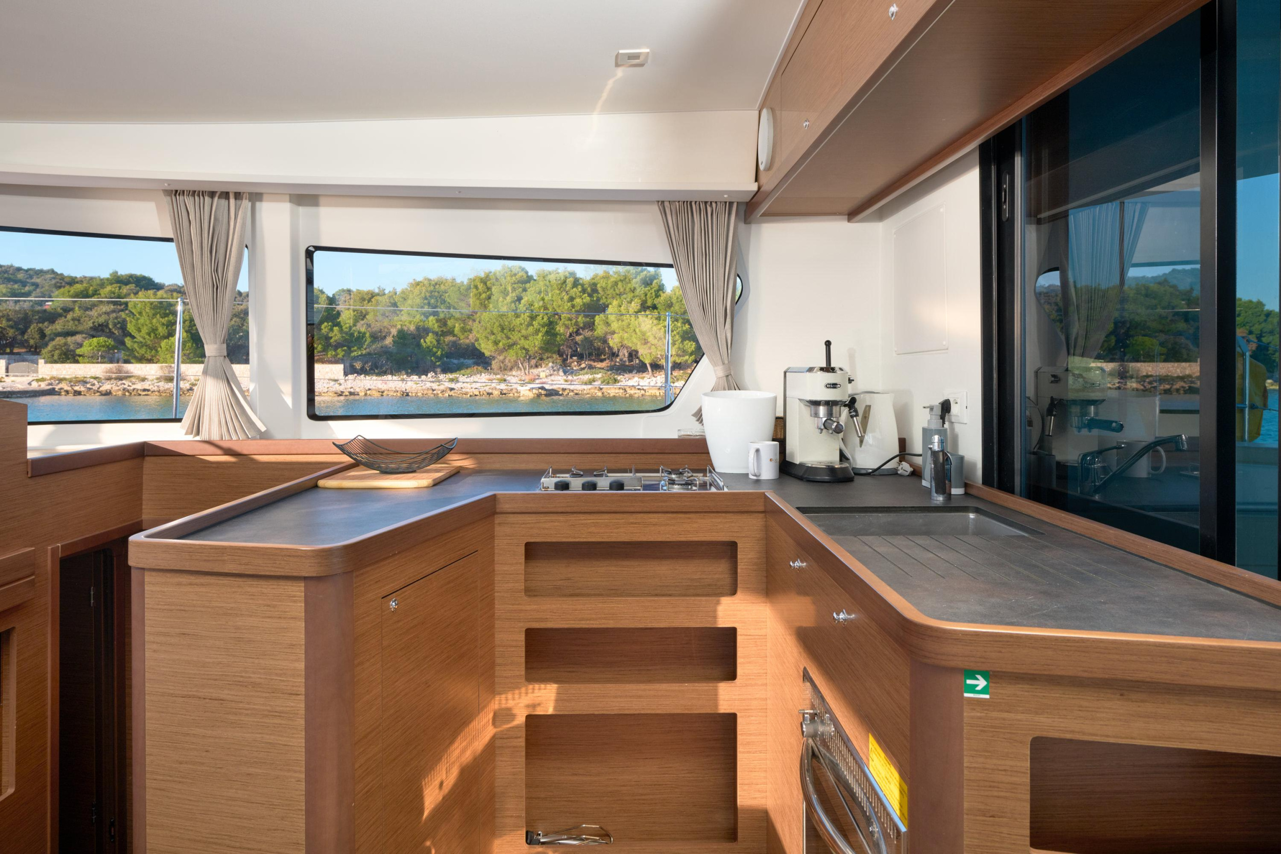 Photo #10 - Lagoon 42 - 4 + 2 cab. (Arielle) en Trogir - 38798