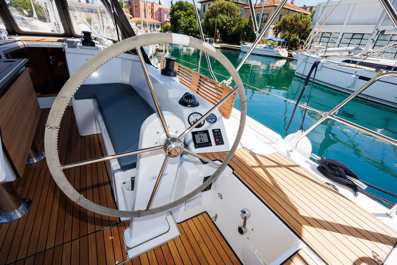 Photo #9 - Bavaria C38 (Petra) in Zadar - 38820