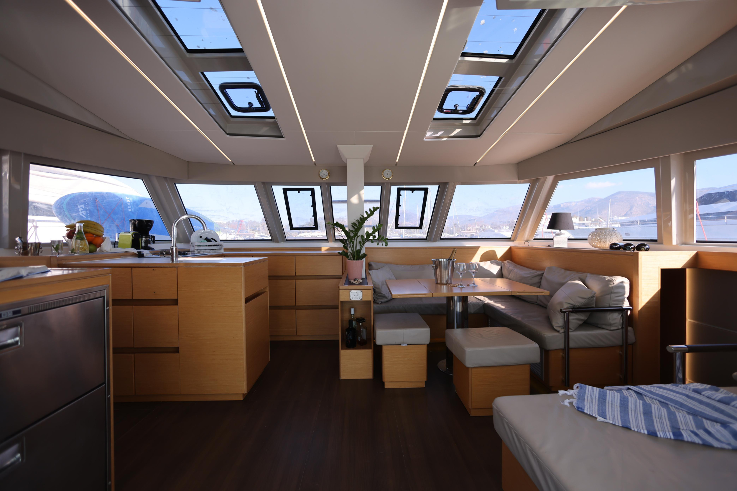 Photo #9 - Nautitech 46 Fly (Sithonia) in Athen - 38874