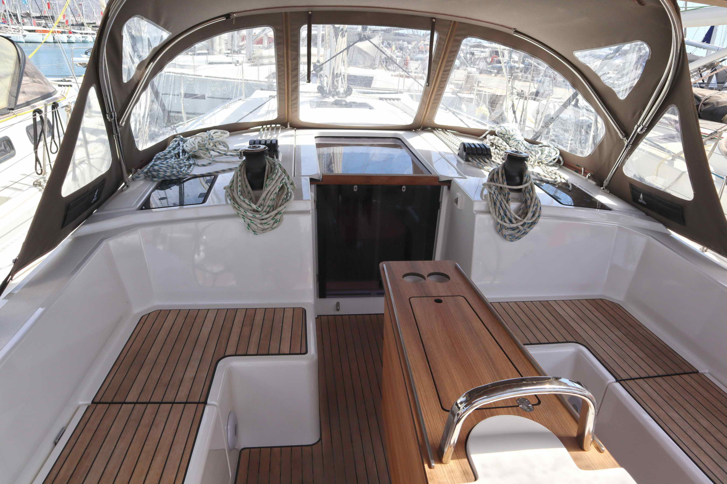 Photo #2 - Bavaria C42 (PRESTIGE) in Paros - 38880