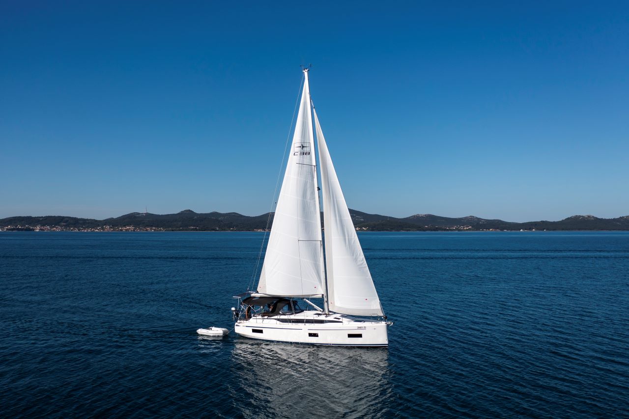 Photo #4 - Bavaria C38 (Martini) en Zadar - 38900