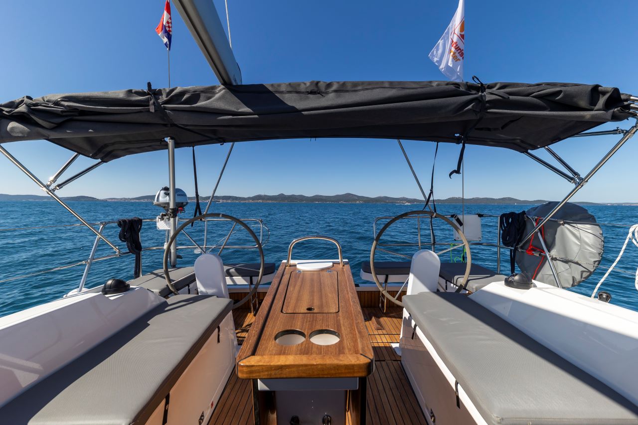 Photo #11 - Bavaria C38 (Martini) en Zadar - 38900