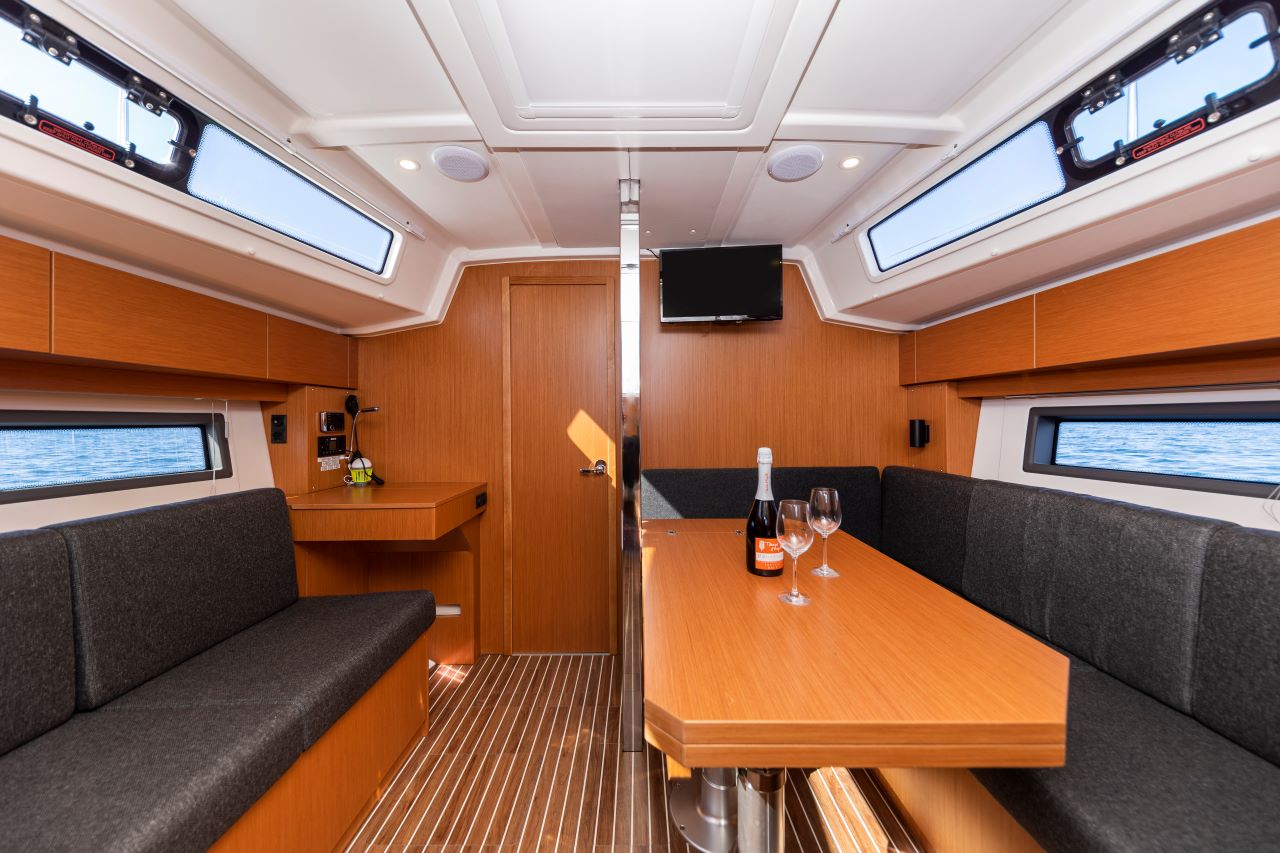Photo #20 - Bavaria C38 (Martini) en Zadar - 38900