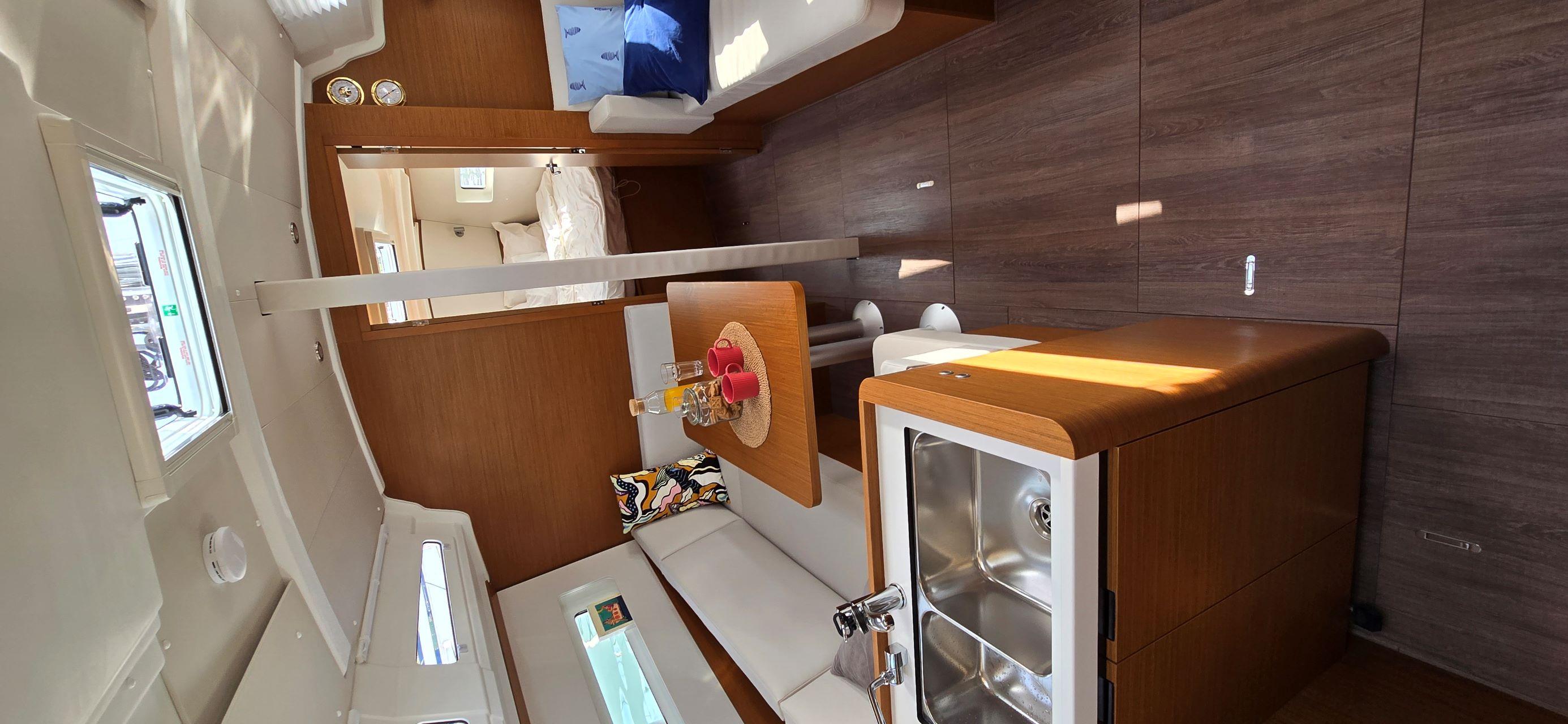Photo #10 - Sun Odyssey 380 (Princess Marija) en Pula - 38919