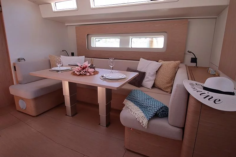 Oceanis Yacht 54 (White Bird)  - 38