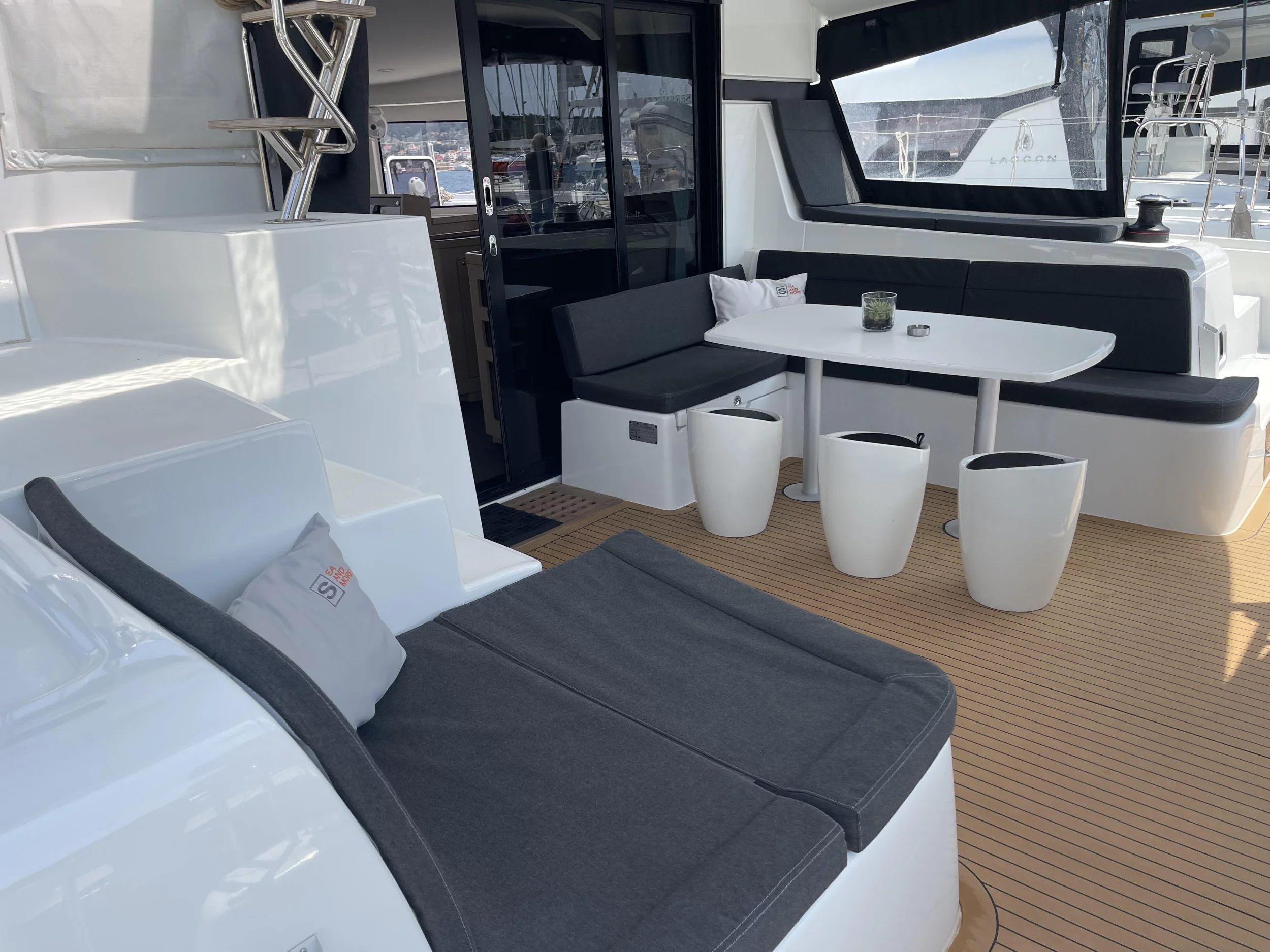 Lagoon 42 - 3 + 1 cab. (Ocean Pearl)  - 18
