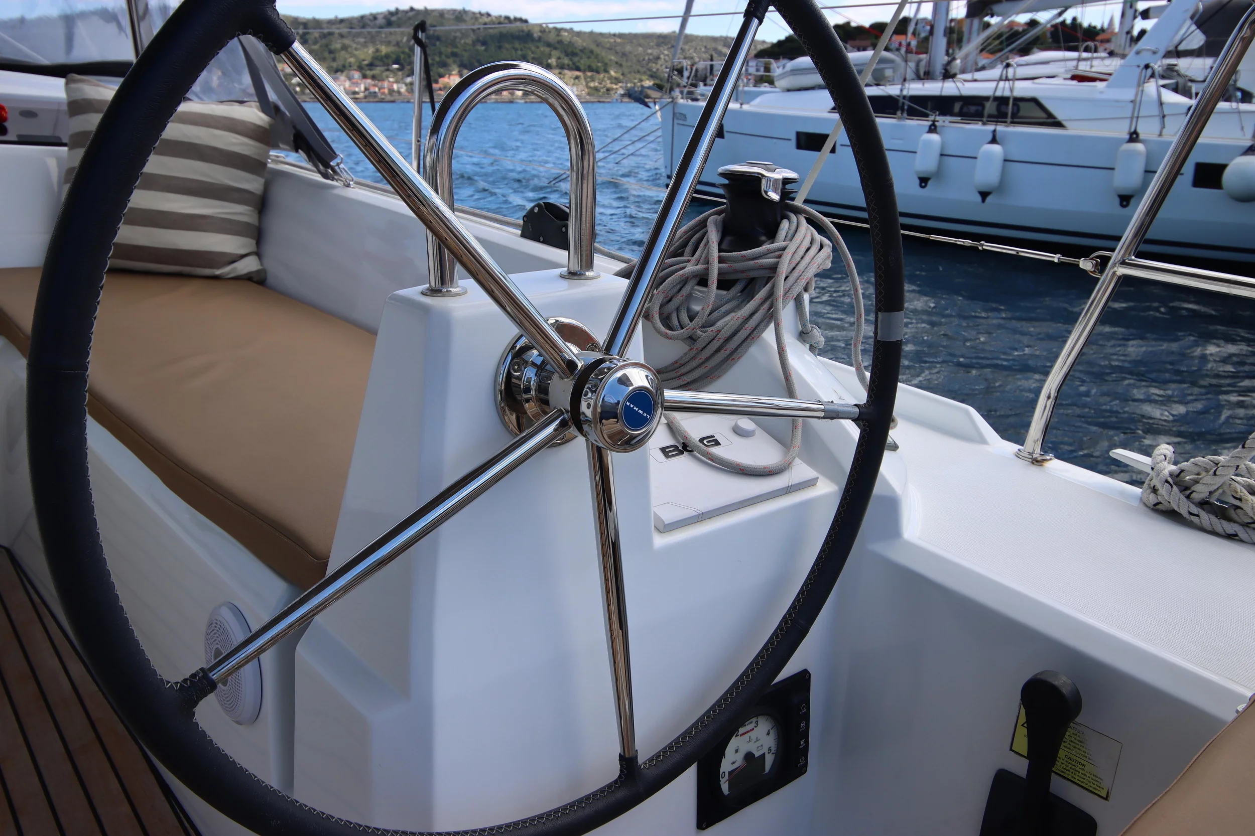 Oceanis 34.1 (Ka Nani)  - 8