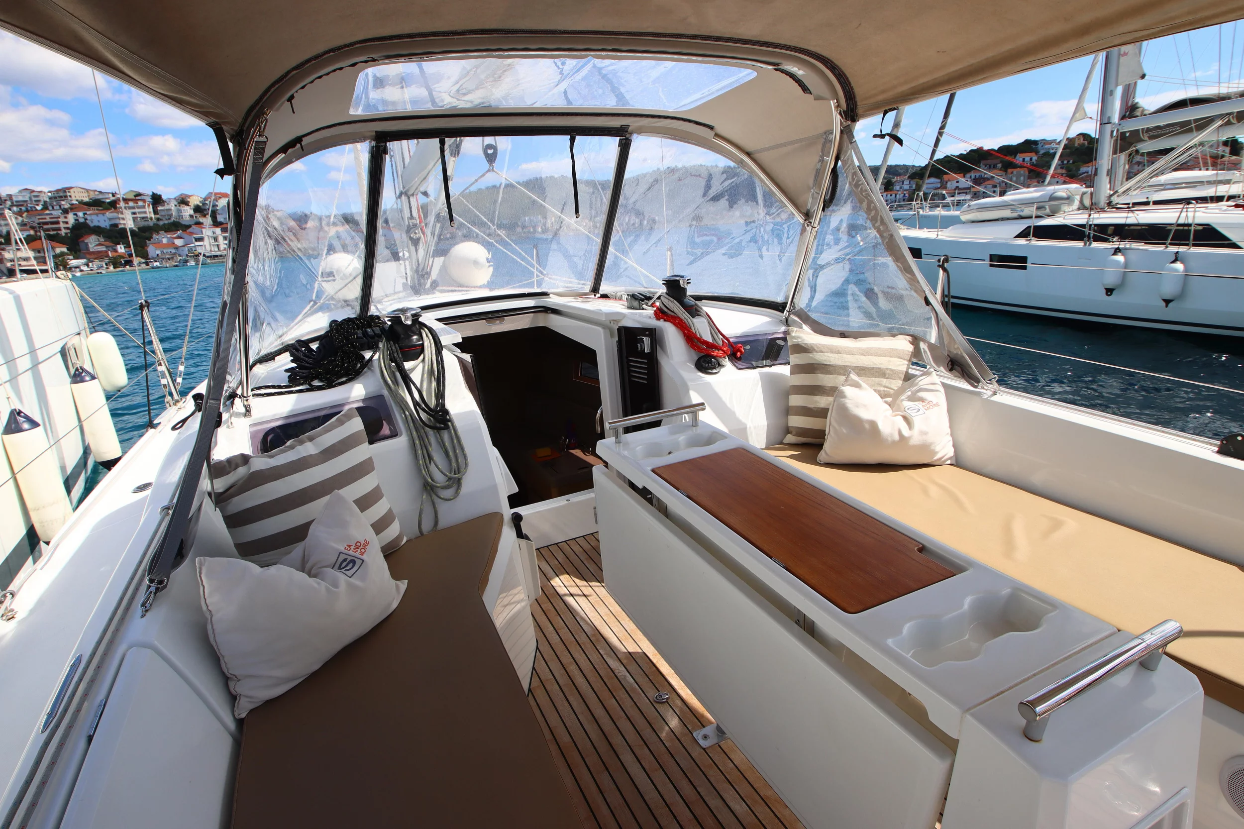 Oceanis 34.1 (Ka Nani)  - 10